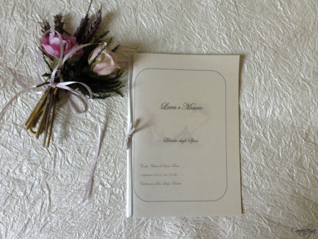 Libretto messa sposi in carta perlata e nastro con fiocco in raso